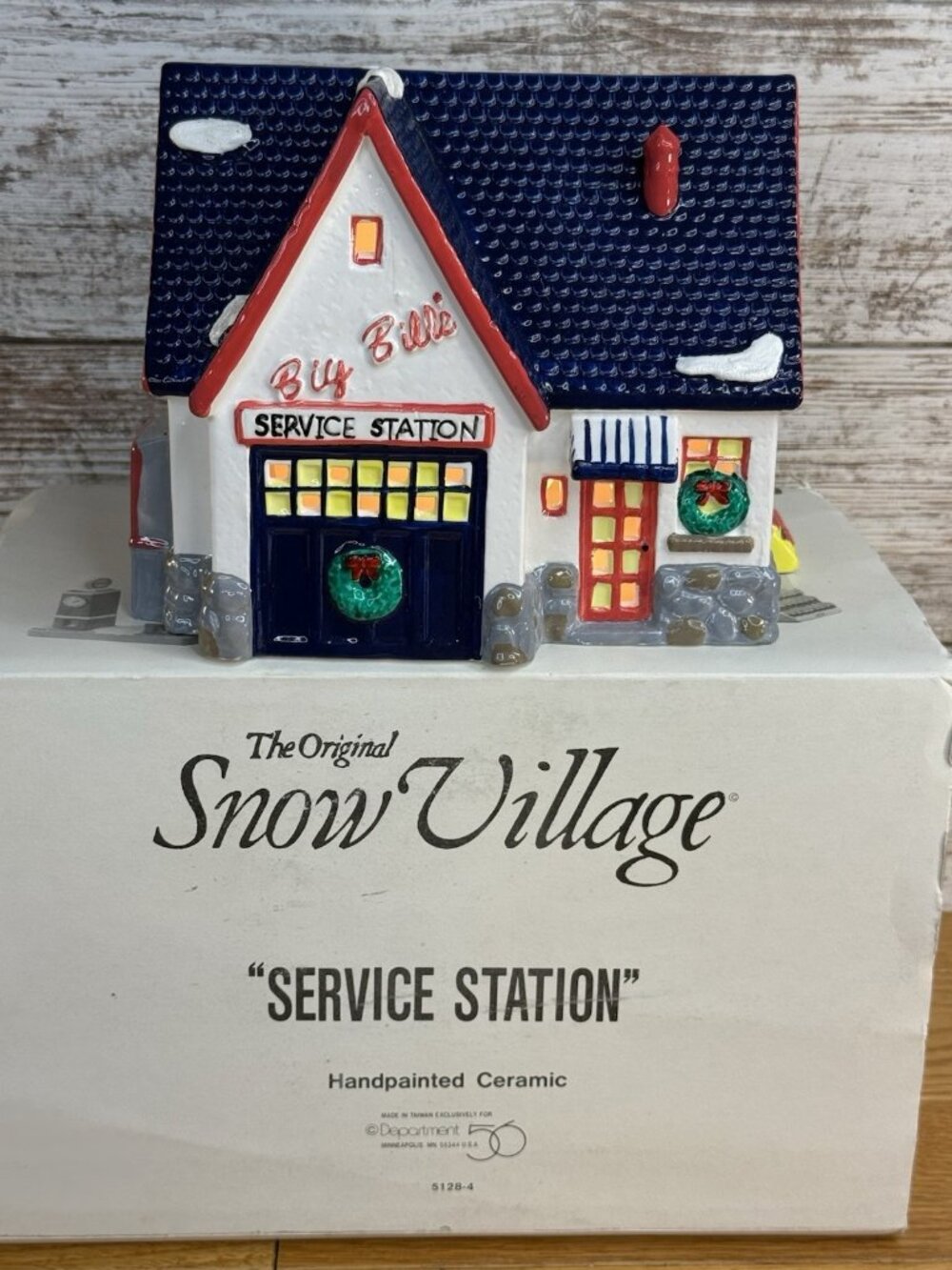Dept 56 Snow Village “Big Bill’s Service Station” #5128‑4 –Pumps Missing